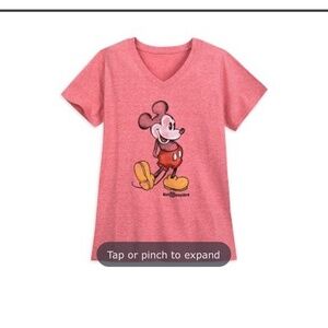 ✨ Disney Magic Meets Classic Style ✨T shirt